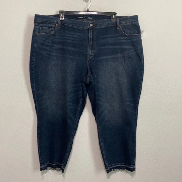 Old Navy NEW Plus Size Boyfriend Straight Cut Off Jeans Size 26 - Picture 2 of 10